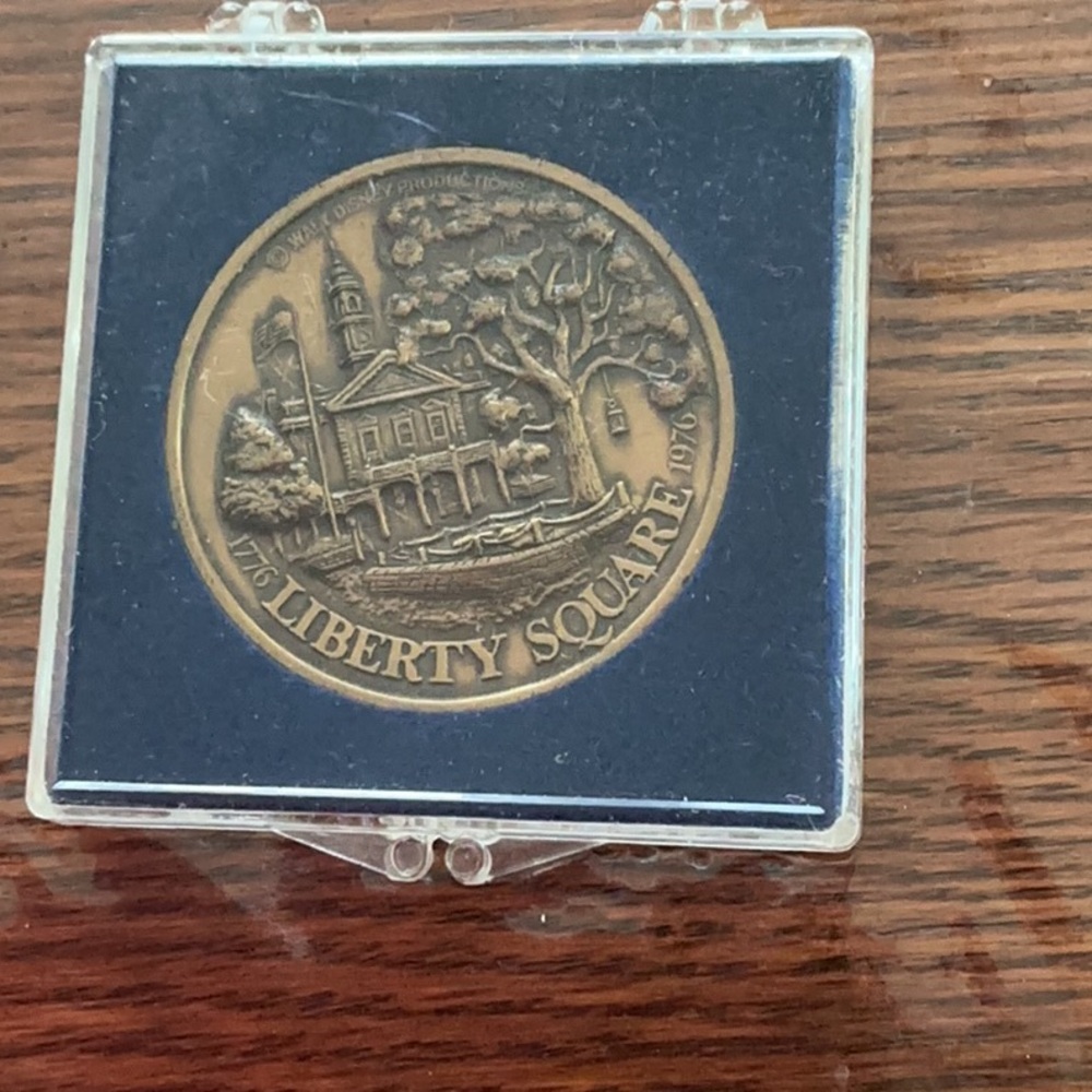 Walt Disney World Commemorative Coin